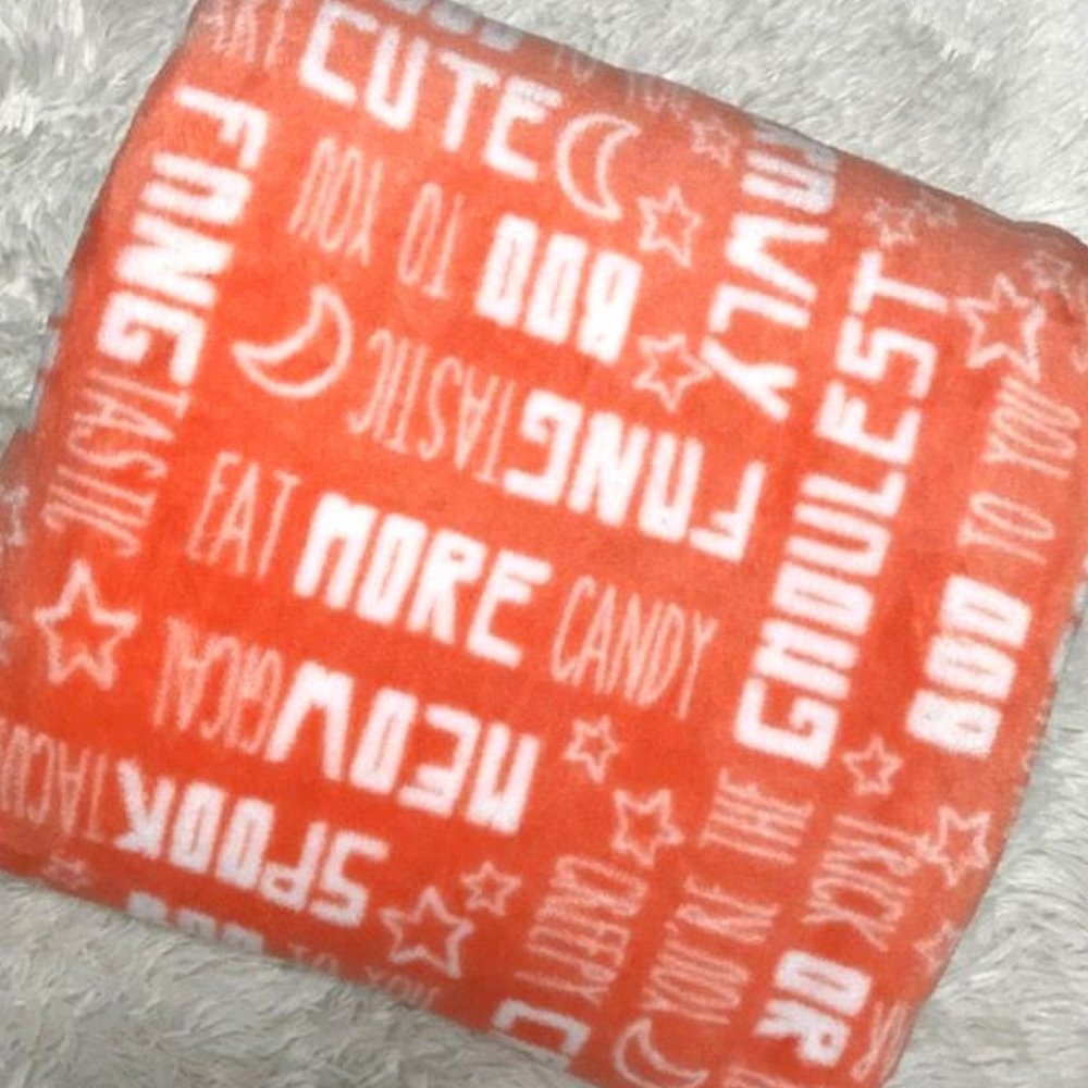 HD Designs Spooktacular Creamsicle White Plush Throw Blanket